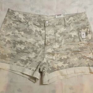 NWT Camouflage Women's Shorts